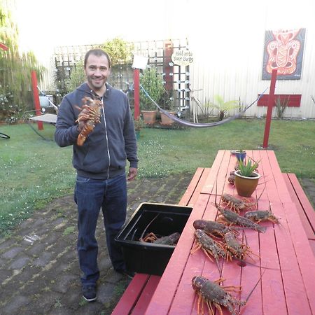 Bazil'S Backpackers Bbh Hostel & Surf School Вестпорт Екстер'єр фото