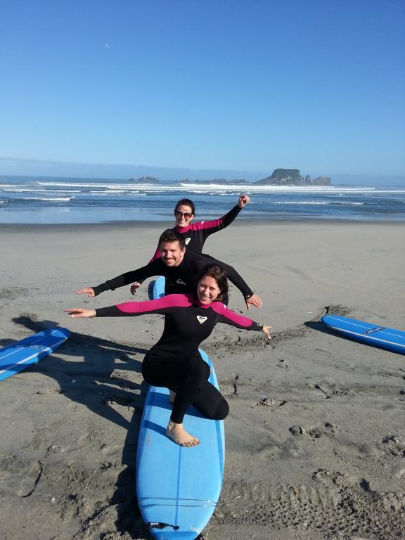 Bazil'S Backpackers Bbh Hostel & Surf School Вестпорт Екстер'єр фото
