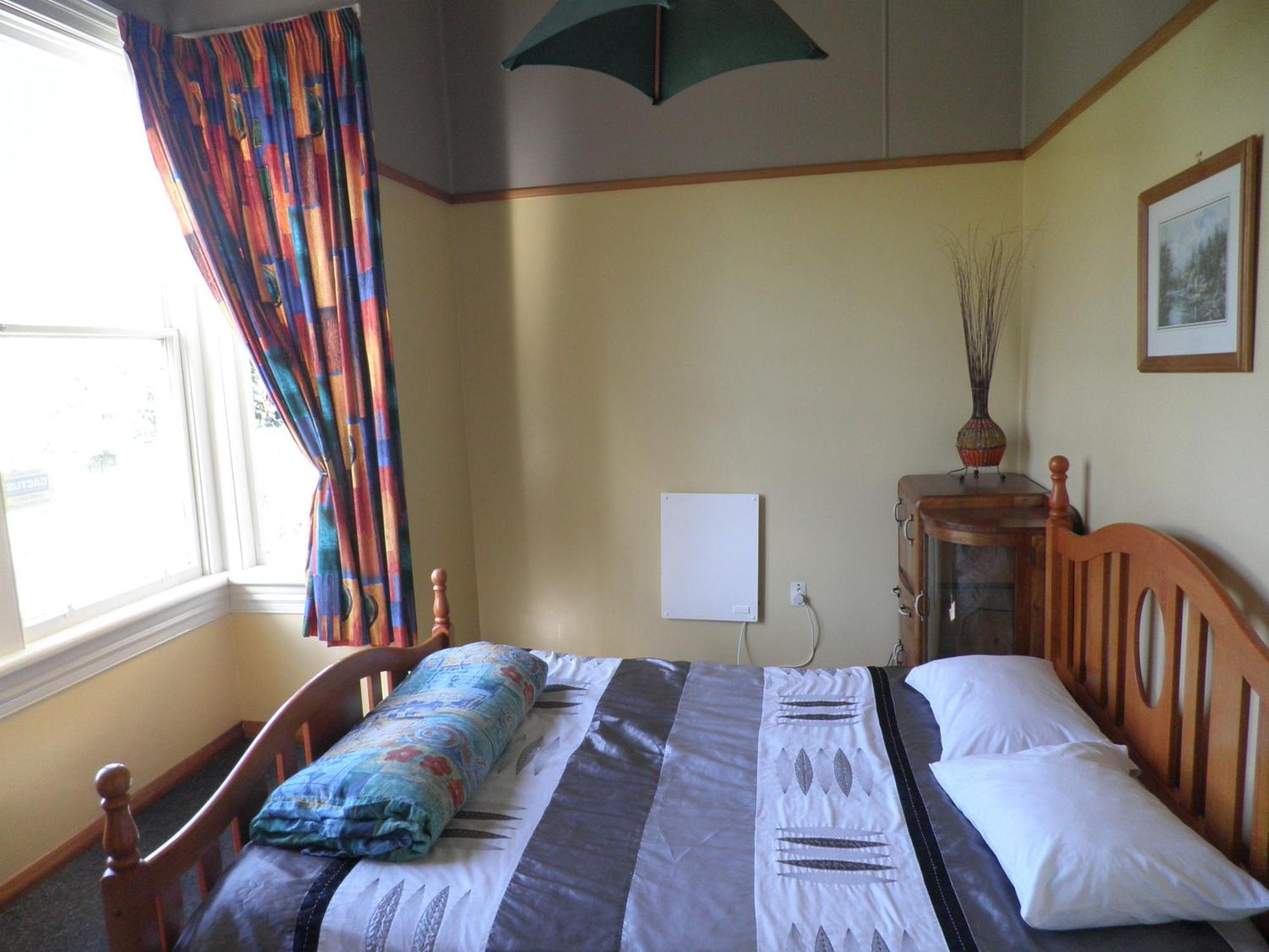 Bazil'S Backpackers Bbh Hostel & Surf School Вестпорт Екстер'єр фото