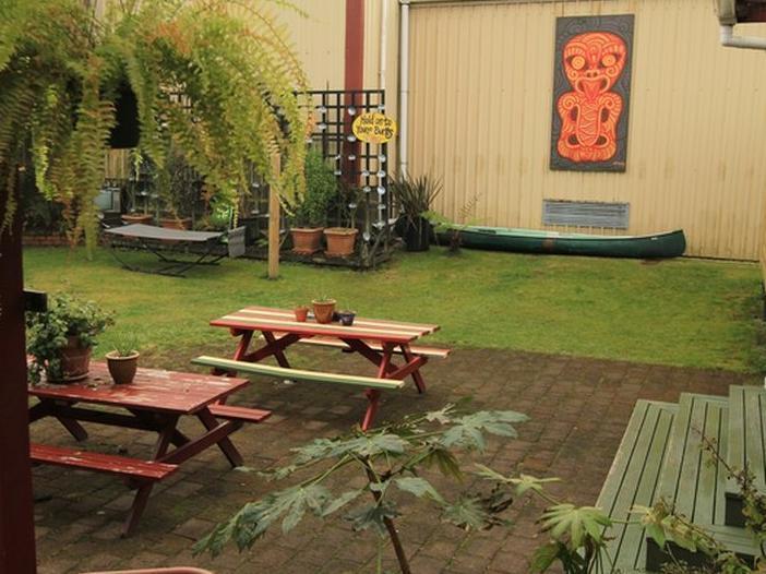 Bazil'S Backpackers Bbh Hostel & Surf School Вестпорт Екстер'єр фото