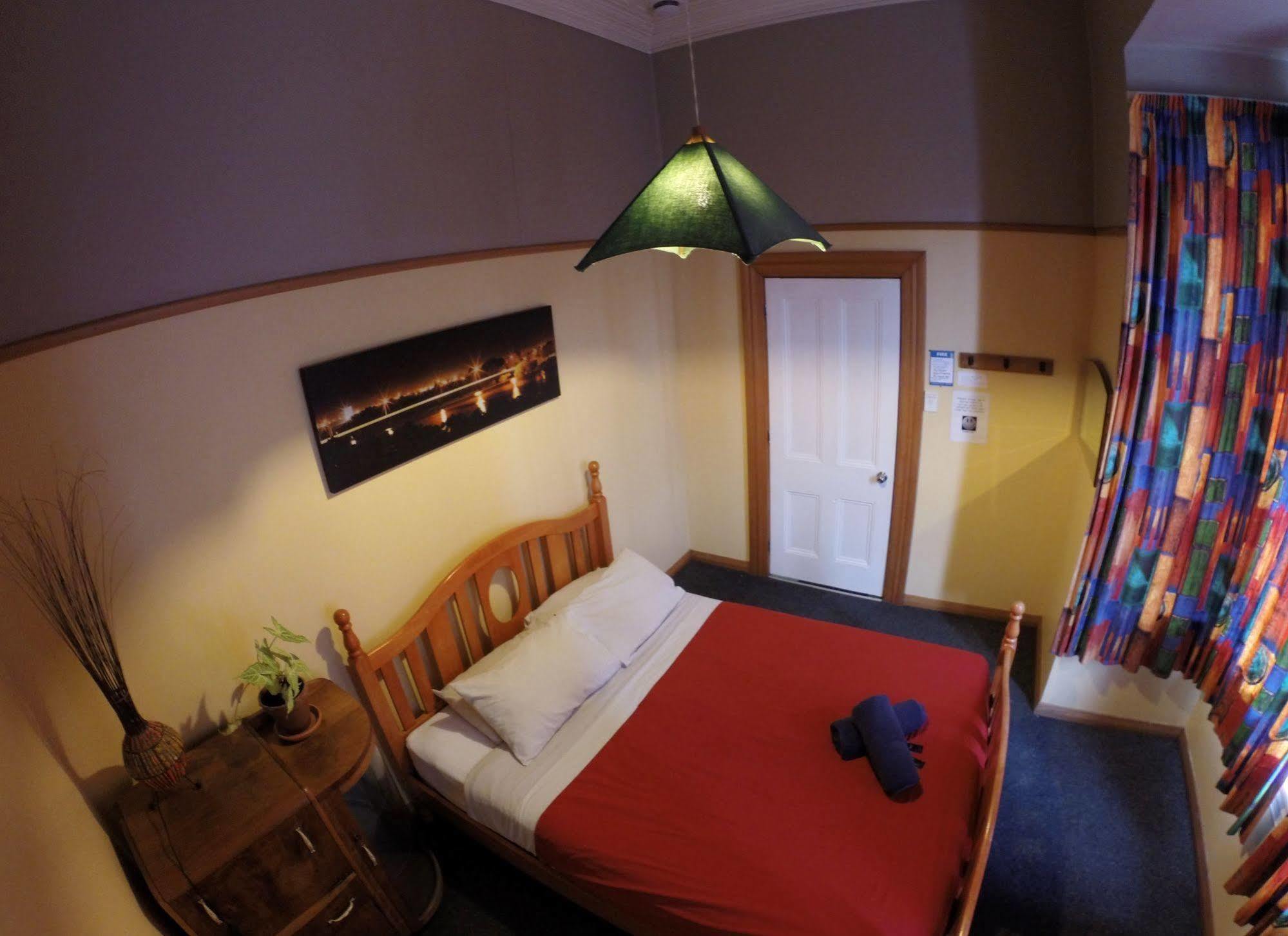 Bazil'S Backpackers Bbh Hostel & Surf School Вестпорт Екстер'єр фото