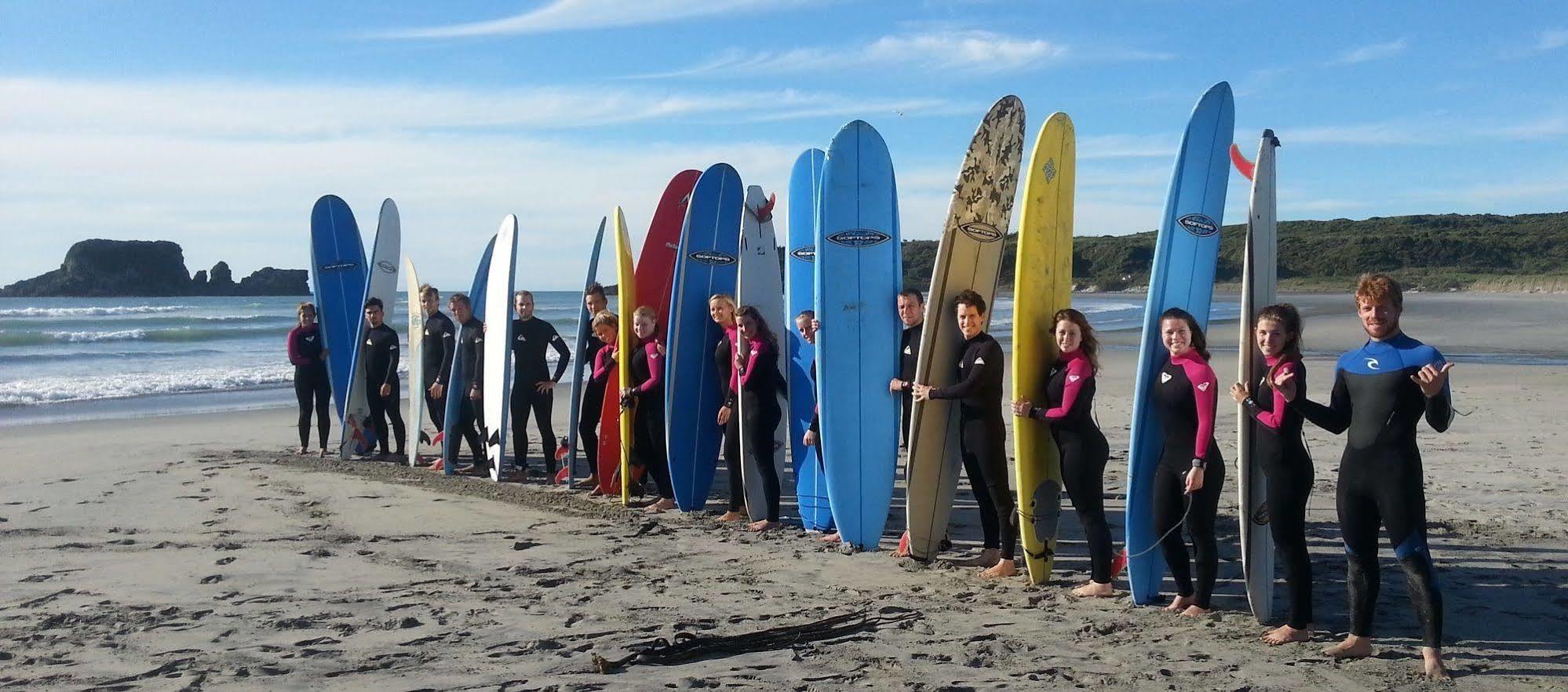 Bazil'S Backpackers Bbh Hostel & Surf School Вестпорт Екстер'єр фото