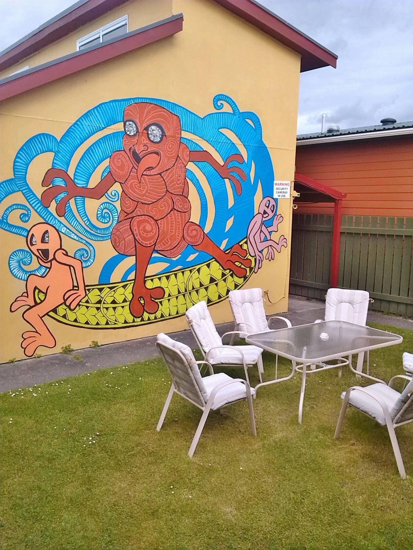 Bazil'S Backpackers Bbh Hostel & Surf School Вестпорт Екстер'єр фото
