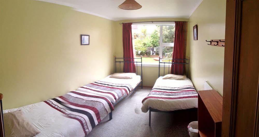 Bazil'S Backpackers Bbh Hostel & Surf School Вестпорт Екстер'єр фото